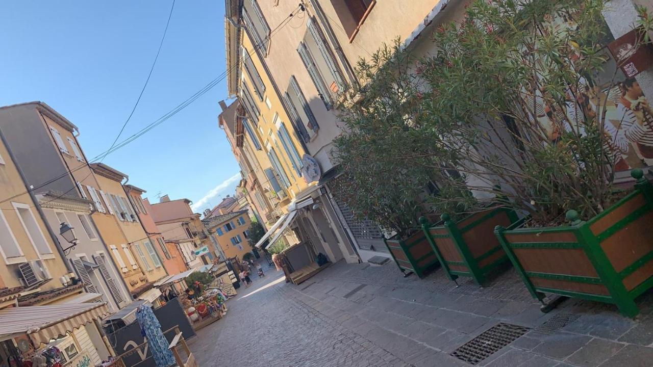 Appartement Centre Ville St Maxime, Plage A Pied Sainte-Maxime Exterior photo